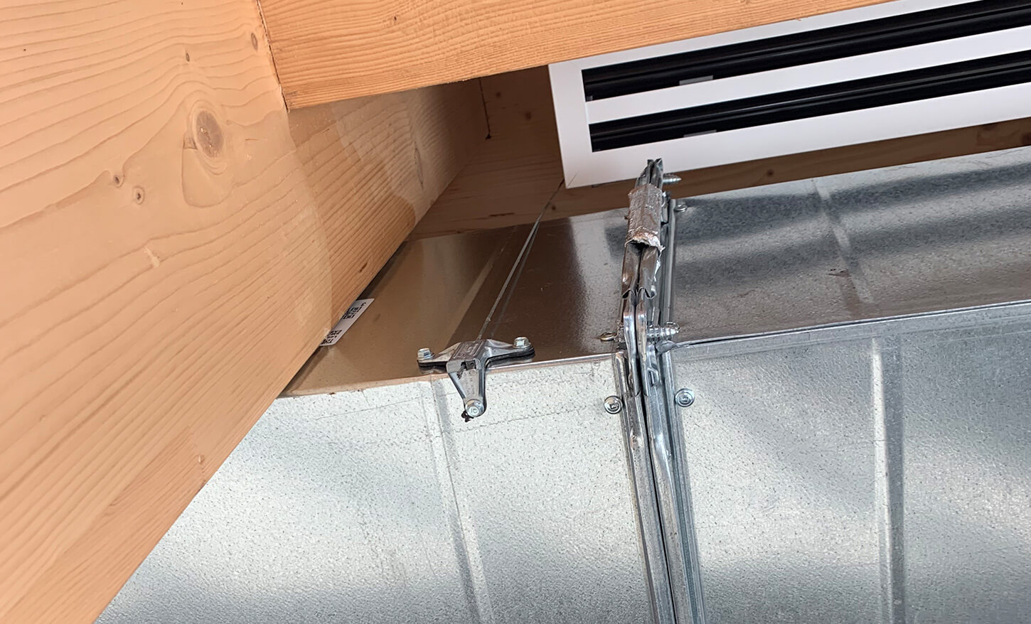 Duct Trapeze in timber building