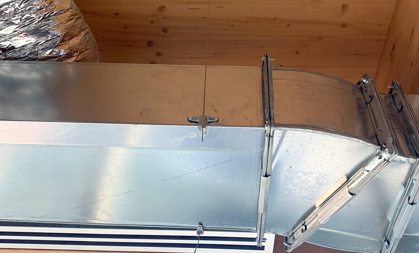 suspension of service duct trapeze