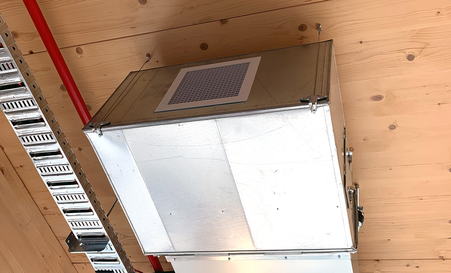 Duct Trapeze service suspension
